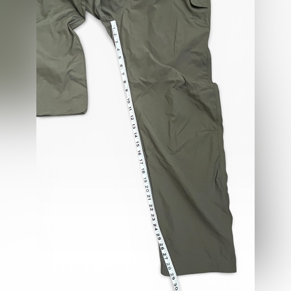 NWT Adidas Adventure Cargo Pants Unisex Size Small - Picture 9 of 15